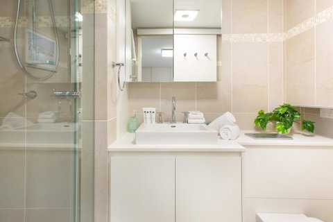 Beachfront Manly Apartment With Parking And Balcony - Accommodation Port Macquarie 2