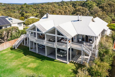 Beachfront On Eagle Bay - Accommodation Port Macquarie 1