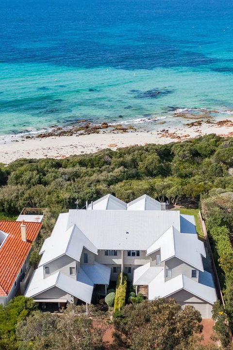 Beachfront On Eagle Bay - Accommodation Port Macquarie 3