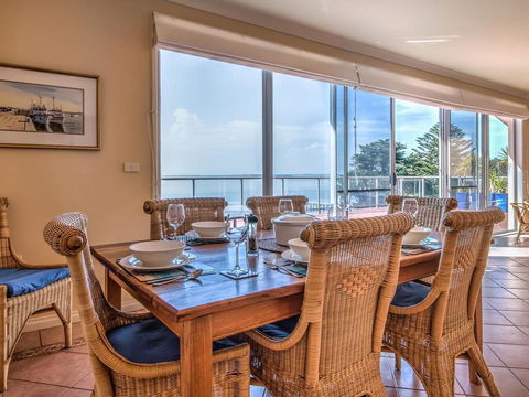Beachfront Penthouse Cowes - Accommodation Port Macquarie 2