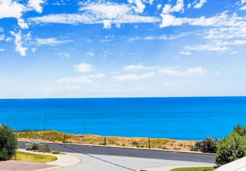 Relaxing Getaway Beachfront Access Multi Family Pets Mandurah - Accommodation Port Macquarie 2