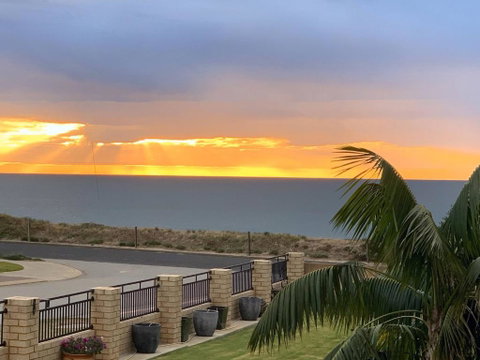 Relaxing Getaway Beachfront Access Multi Family Pets Mandurah - Accommodation Port Macquarie 1