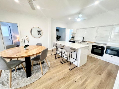 Renovated Queenslander - Upstairs 2km To Stadium - Accommodation Port Macquarie 0