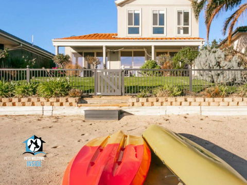 Renovated Beautiful Holiday Home With A Private Beach & Stunning Views! - Accommodation Port Macquarie 1
