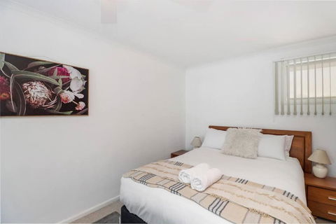 Reel Close! Walk To Everything. Sleeps 6 - Accommodation Port Macquarie 3