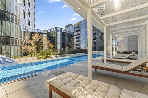 Refined 2-Bed With Luxurious Building Amenities - Accommodation Port Macquarie 0