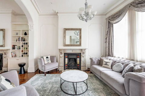 Refined Paddington Corner Terrace With Parking - Accommodation Port Macquarie 1
