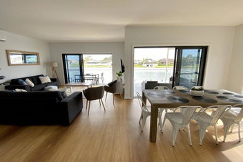 Reflections On The Water with Accommodation Port Macquarie