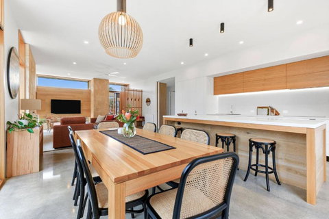 REFRESH At Lonnie - Accommodation Port Macquarie 1