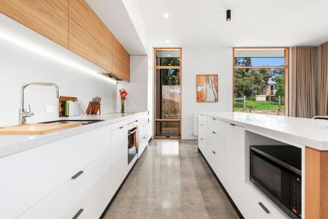 REFRESH At Lonnie - Accommodation Port Macquarie 3