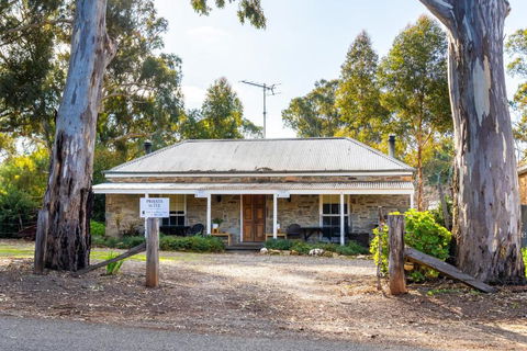Reillys Wines Heritage Cottages - Accommodation Port Macquarie 1