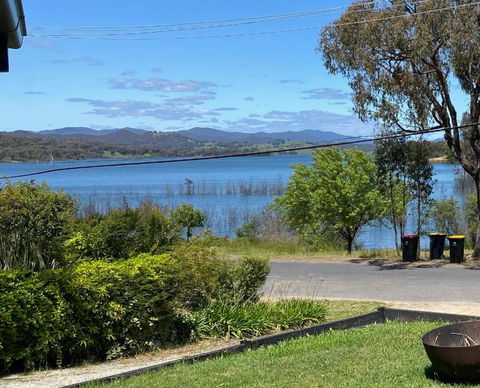 Relax In The Spa With Views Opposite Lake Eildon - Accommodation Port Macquarie 0