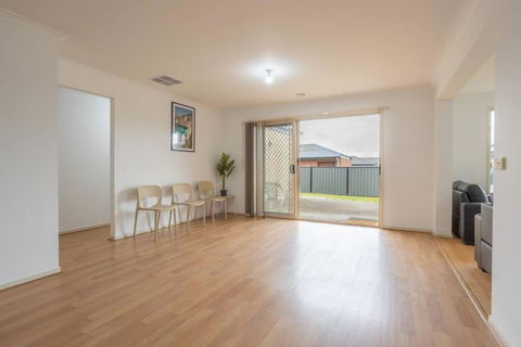 Relaxing Family Home In The Heart Of Tarneit - Accommodation Port Macquarie 2