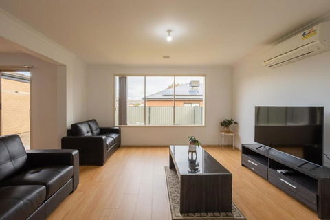 Relaxing Family Home In The Heart Of Tarneit - Accommodation Port Macquarie 0