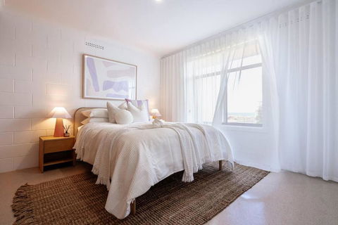 Renovated Apartment With Ocean Views - Accommodation Port Macquarie 0