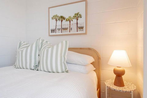 Renovated Apartment With Ocean Views - Accommodation Port Macquarie 3