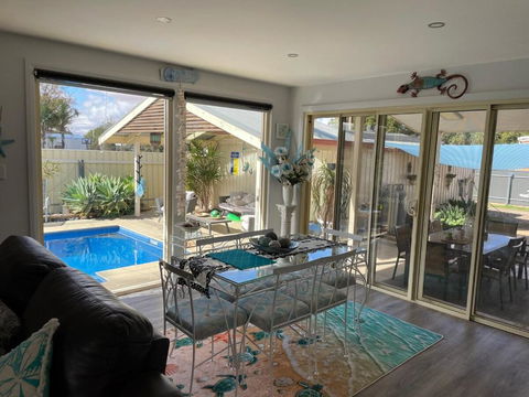Resort On Morgan With Beautiful Private Pool, Pet Friendly - Accommodation Port Macquarie 2