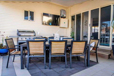 Resort On Morgan With Beautiful Private Pool, Pet Friendly - Accommodation Port Macquarie 3