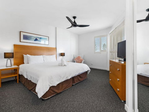 RESORT ON THE BEACH 2214/2215 - Accommodation Port Macquarie 1