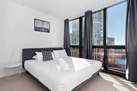 Resort-style Docklands Riverview Stay With Parking - Accommodation Port Macquarie 1