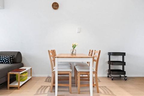 Resort-style Docklands Riverview Stay With Parking - Accommodation Port Macquarie 3