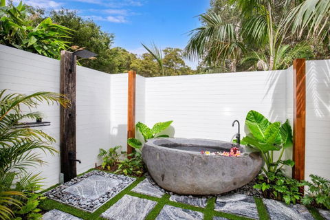 Rest Pet Friendly With Outdoor Bath 3 Mins Walk To Beach - Accommodation Port Macquarie 0