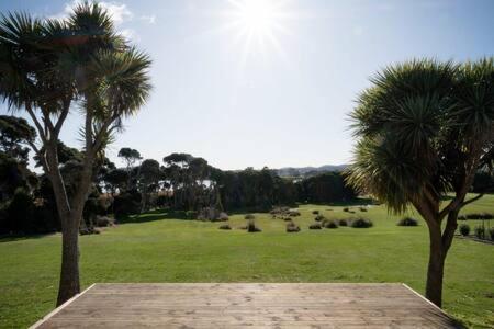 Retreat By The River - Views Wi-fi & Parking - Accommodation Port Macquarie 2