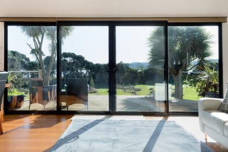 Retreat By The River - Views Wi-fi & Parking - Accommodation Port Macquarie 3