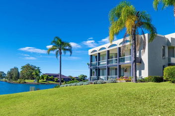 Riana Moorings 20 with Accommodation Port Macquarie