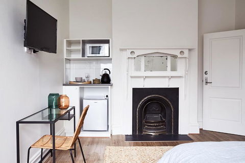 Richmond Studios By Short & Long Stays - Accommodation Port Macquarie 2