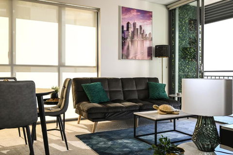 River View Apartment In Brisbane With Parking - Accommodation Port Macquarie 0