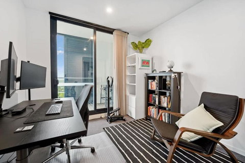 Riverina - Ultimate Footscray Getaway With Parking - Accommodation Port Macquarie 3