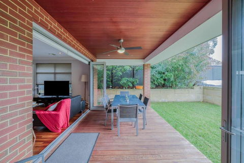 Rivervale Retreat - Spacious Family Living - Accommodation Port Macquarie 2