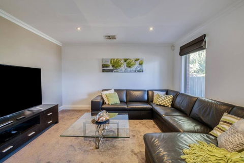 Rivervale Retreat - Spacious Family Living - Accommodation Port Macquarie 3