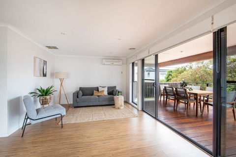 Safety Beach Abode Walk To The Beach - Accommodation Port Macquarie 1