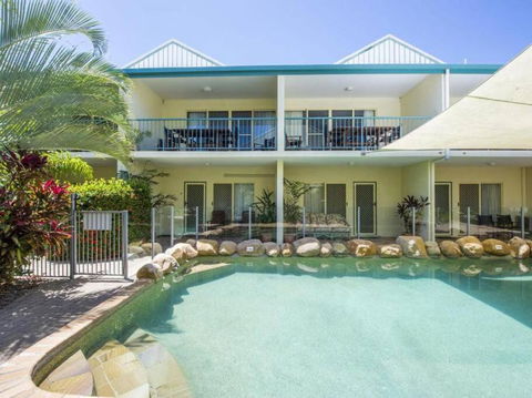 SAILS 9 Beachfront Getaway Horseshoe Bay - Accommodation Port Macquarie 0