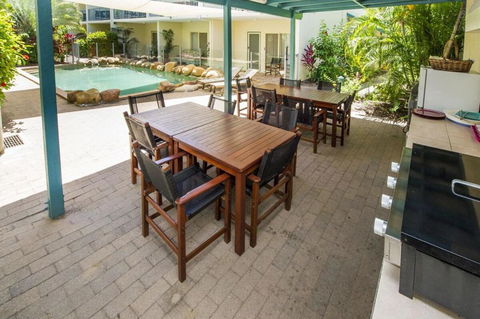 SAILS 9 Beachfront Getaway Horseshoe Bay - Accommodation Port Macquarie 3