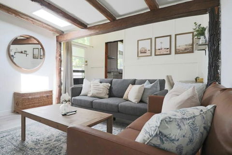 Rustic Chic 200 Metres From CBD - Accommodation Port Macquarie 0