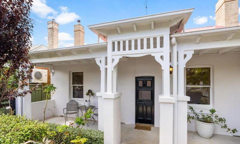 Roseland Cottage - CBD Heritage - Accommodation Port Macquarie 0