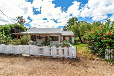 Rose Cottage Nannup - Accommodation Port Macquarie 0