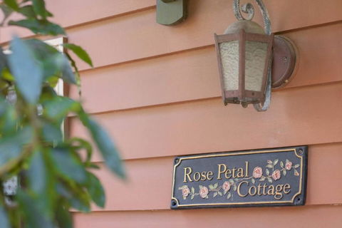 Rose Petal Cottage - Accommodation Port Macquarie 1