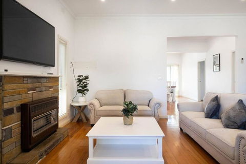 Rosebud Reset - A Beachside Group Getaway - Accommodation Port Macquarie 1