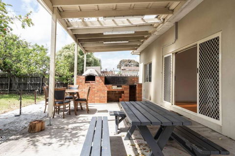 Rosebud Reset - A Beachside Group Getaway - Accommodation Port Macquarie 3