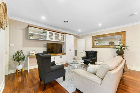 Roselawn Manor - 5 Bedroom Entertainer - Accommodation Port Macquarie 2