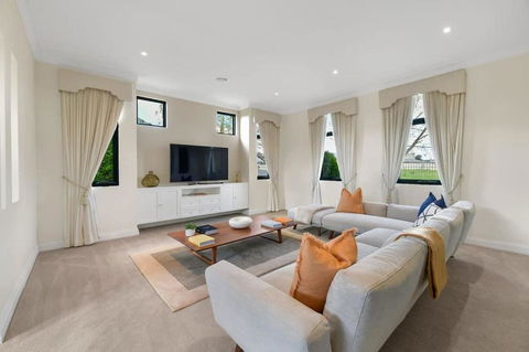 Roselawn Retreat - Pool, Incredible Views, Sleeps 8 - Accommodation Port Macquarie 1
