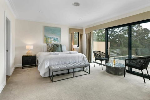 Roselawn Retreat - Pool, Incredible Views, Sleeps 8 - Accommodation Port Macquarie 2