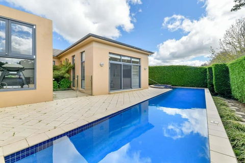 Roselawn Retreat - Pool, Incredible Views, Sleeps 8 - Accommodation Port Macquarie 3