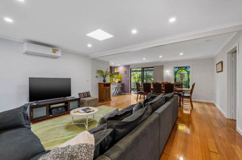 Roses On The River - An Absolute River Frontage Cottage - Accommodation Port Macquarie 0