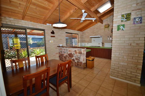 Rossys Retreat - Kalbarri WA - Accommodation Port Macquarie 3