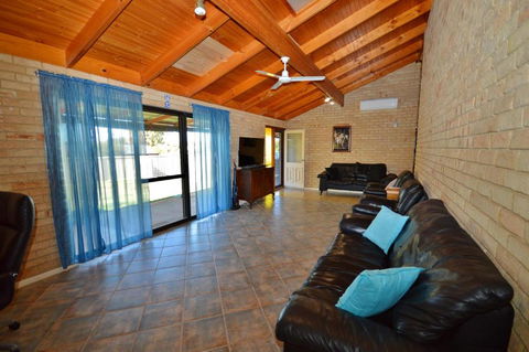 Rossys Retreat - Kalbarri WA - Accommodation Port Macquarie 0